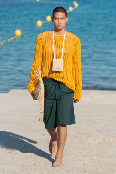 Look 10